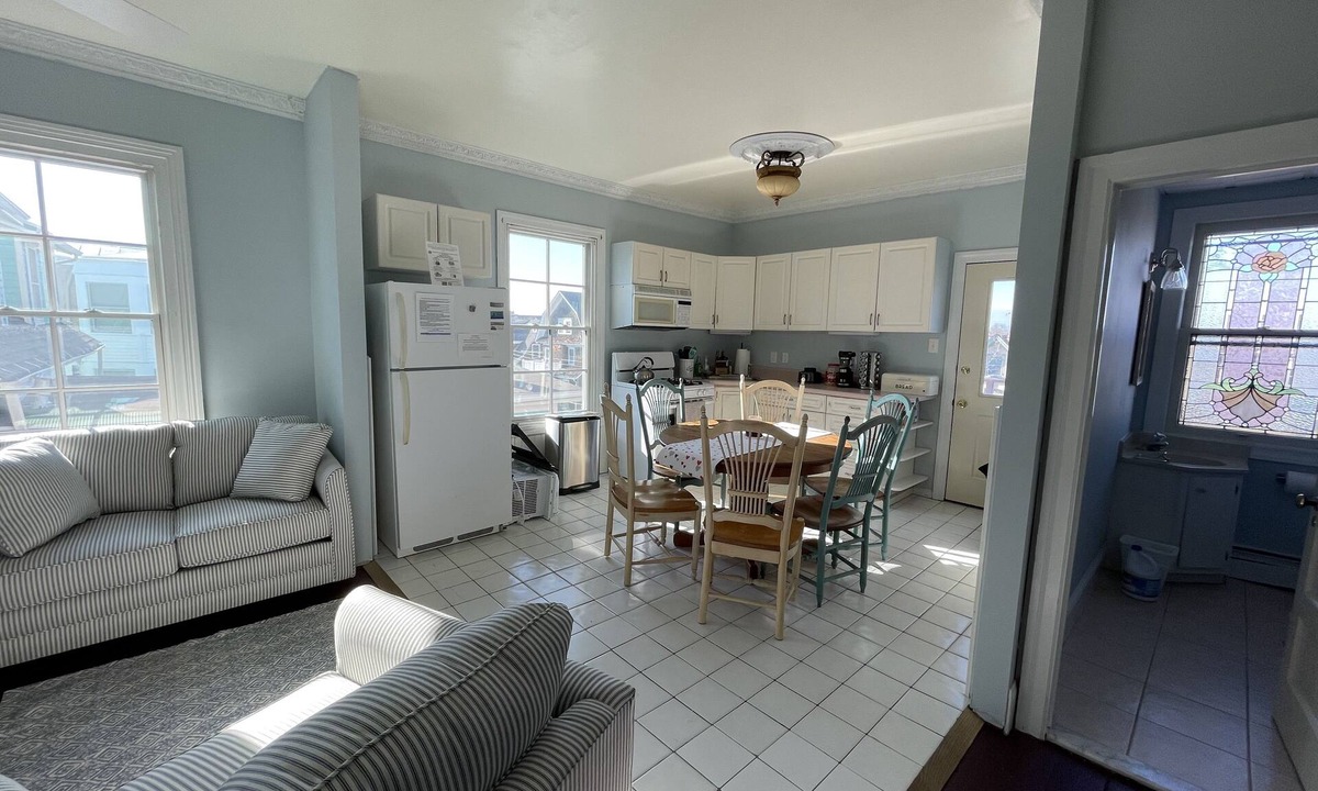 Cape May Apartment | 1 Block from Cape May Beach & walking distance to center of town- 3rd Floor Unit