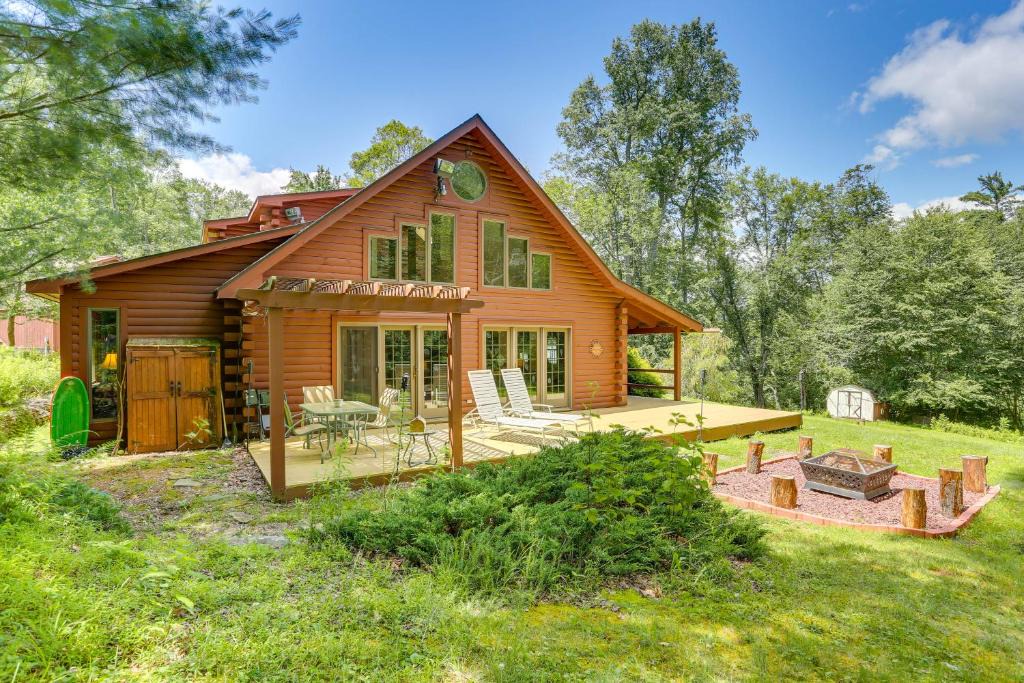 Milanville House | 1 Mi to River Cabin with Fire Pit in Milanville!