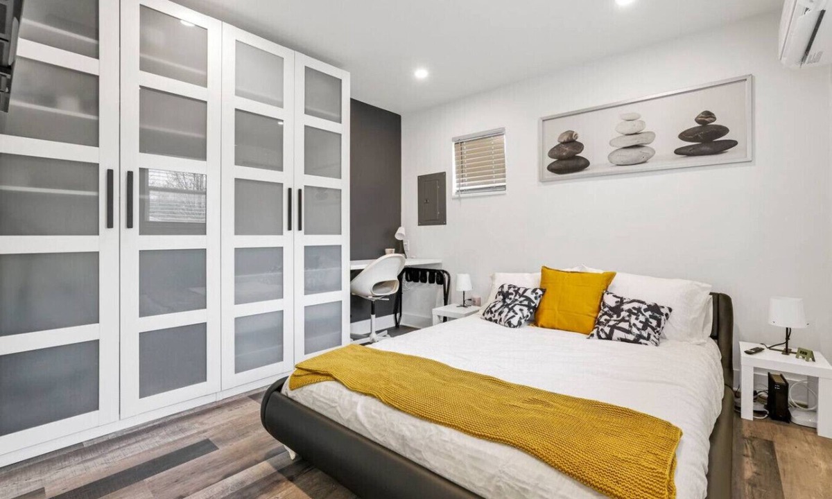 Near East Columbus House | 10 Min to Airport | Modern | Workspace | Unit D