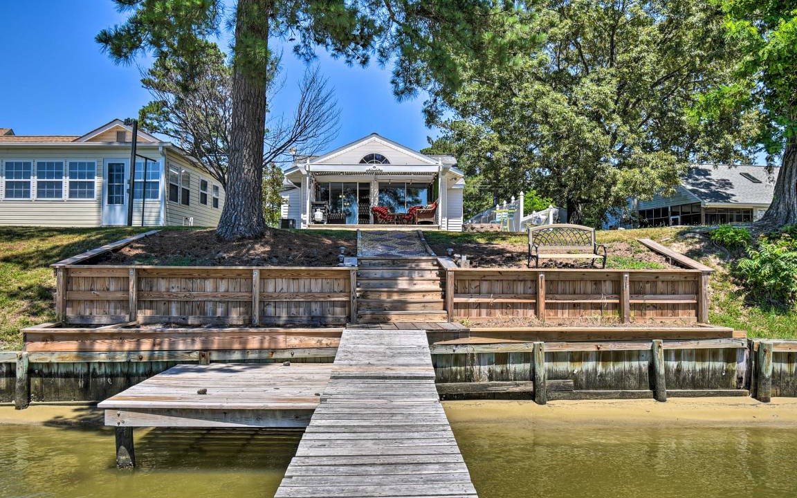 Deltaville Cottage | 117 m² Cabin ∙ 2 bedrooms ∙ 8 guests