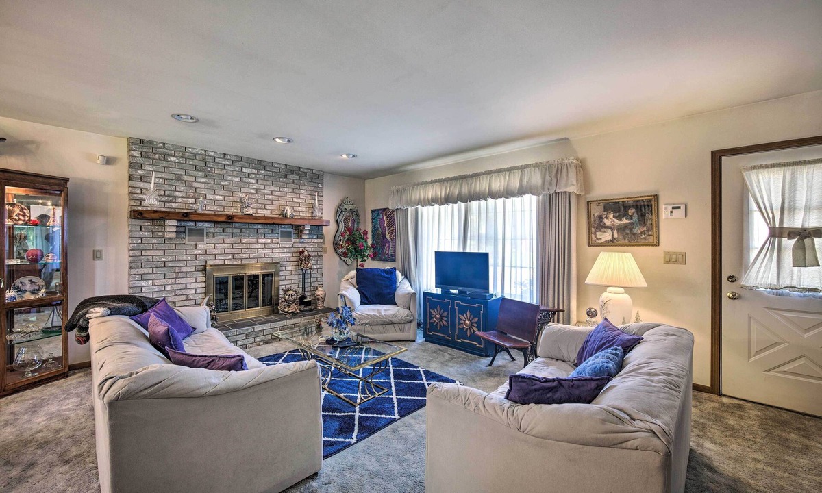 Harrisburg House | 12 Mi to Hersheypark: Family Home w/Deck!