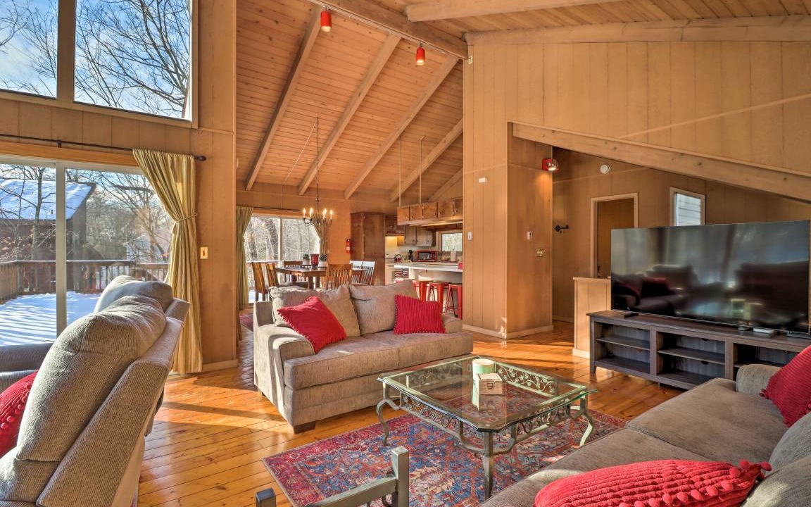 East Stroudsburg Cottage | 130 m² Cabin ∙ 3 bedrooms ∙ 6 guests