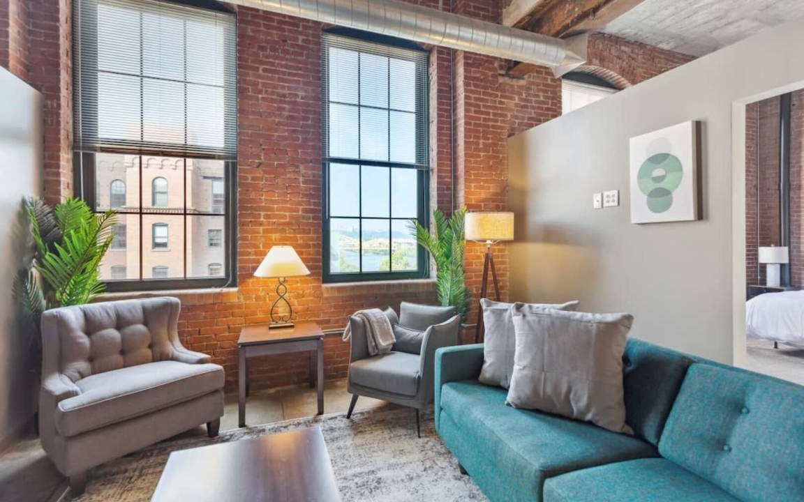 Strip District Apartment | 140 m² Apartment ∙ 2 bedrooms ∙ 6 guests
