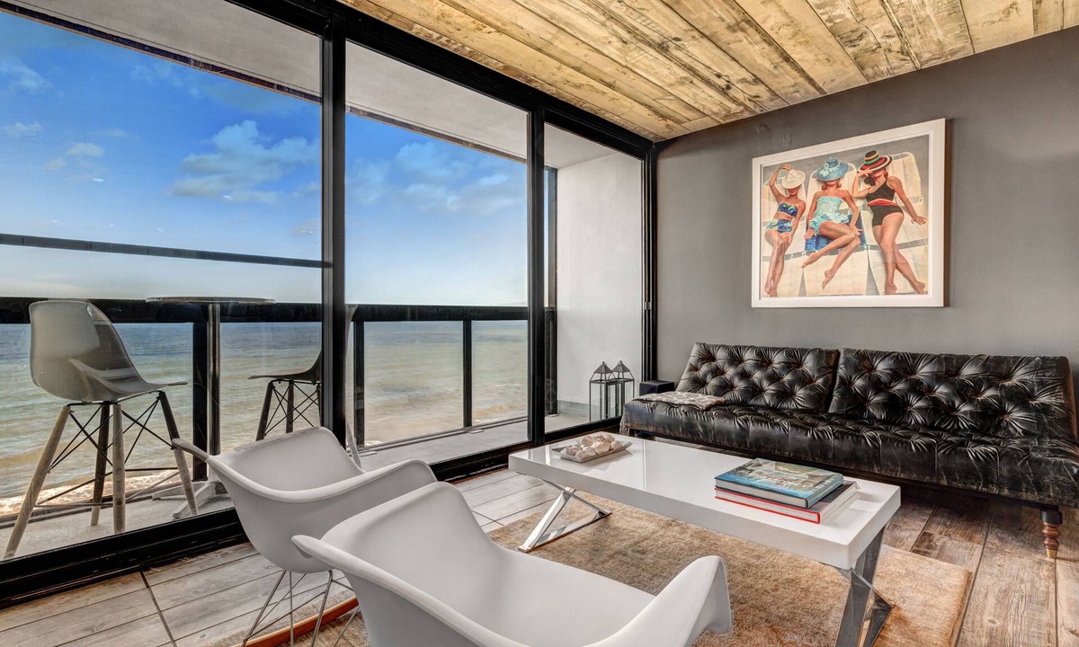 North Ocean City Condo | 15th-floor oceanfront condo with pool, central AC & beach access