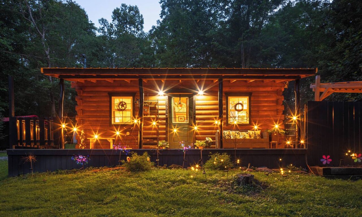 McArthur Cabin | 16mi from Hocking Hills, hot tub, bbq, twin pond