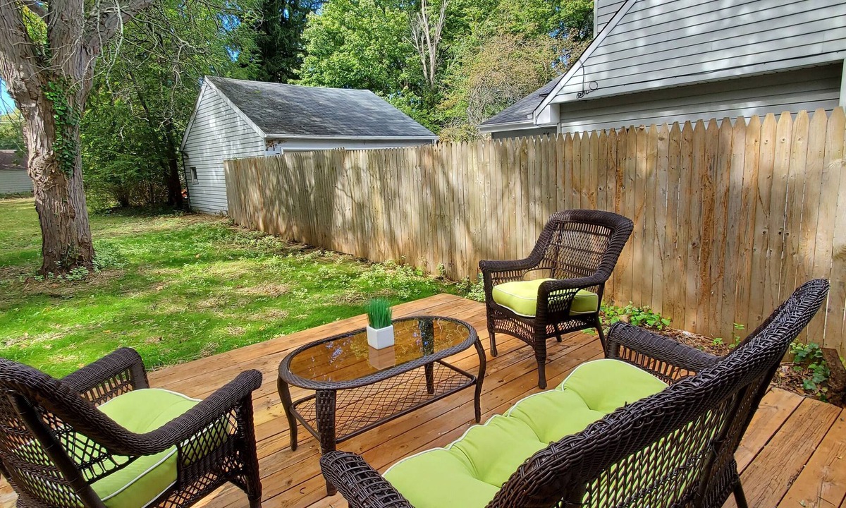 Richmond Heights House | 2 KING 3 QUEEN BEDS. Spacious. Quiet Neighborhood