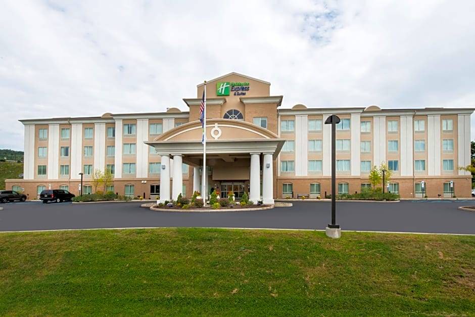 Dickson City Hotel | 2-Star Hotel ∙ Holiday Inn Express and Suites Dickson City, an IHG Hotel