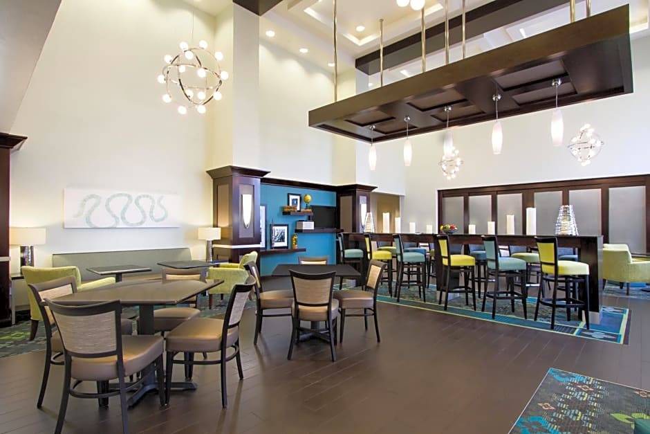 York Hotel | 2-Star Hotel ∙ Hampton Inn & Suites York South