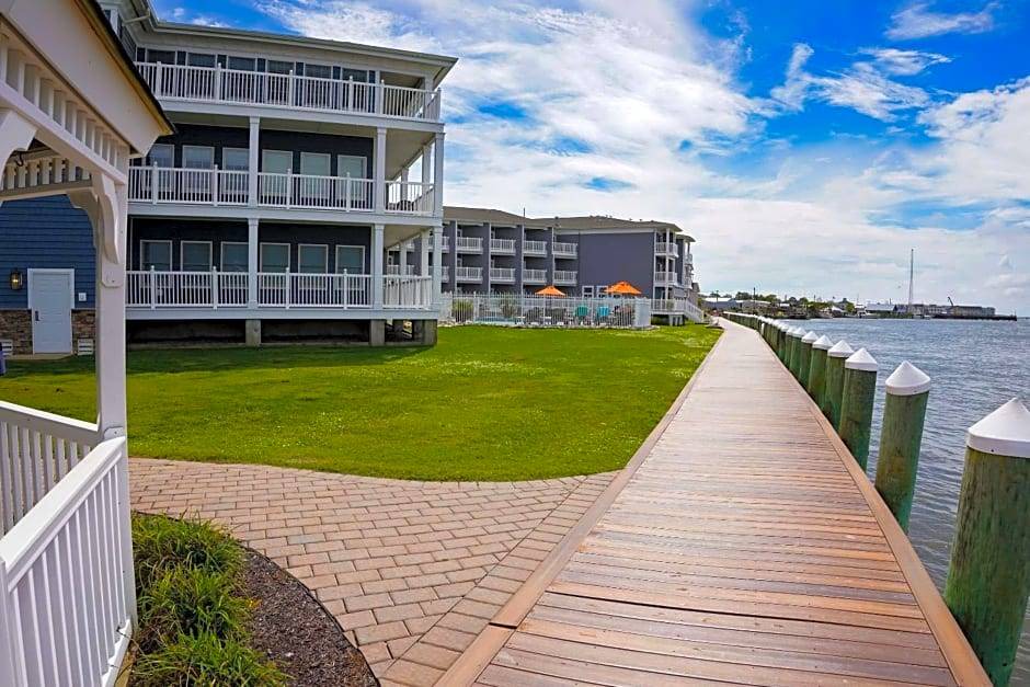 Chincoteague Hotel | 2-Star Hotel ∙ Comfort Suites Chincoteague Island Bayfront Resort