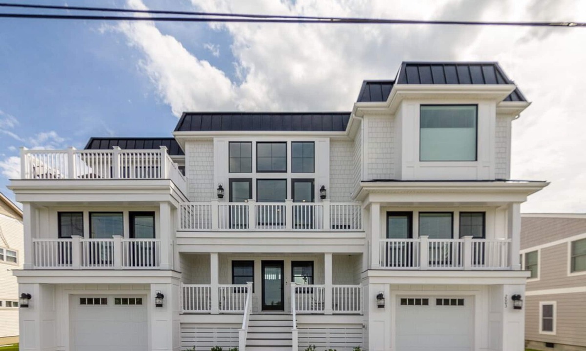 Lewes House | 2003 Cedar - The views from this home are stunning!