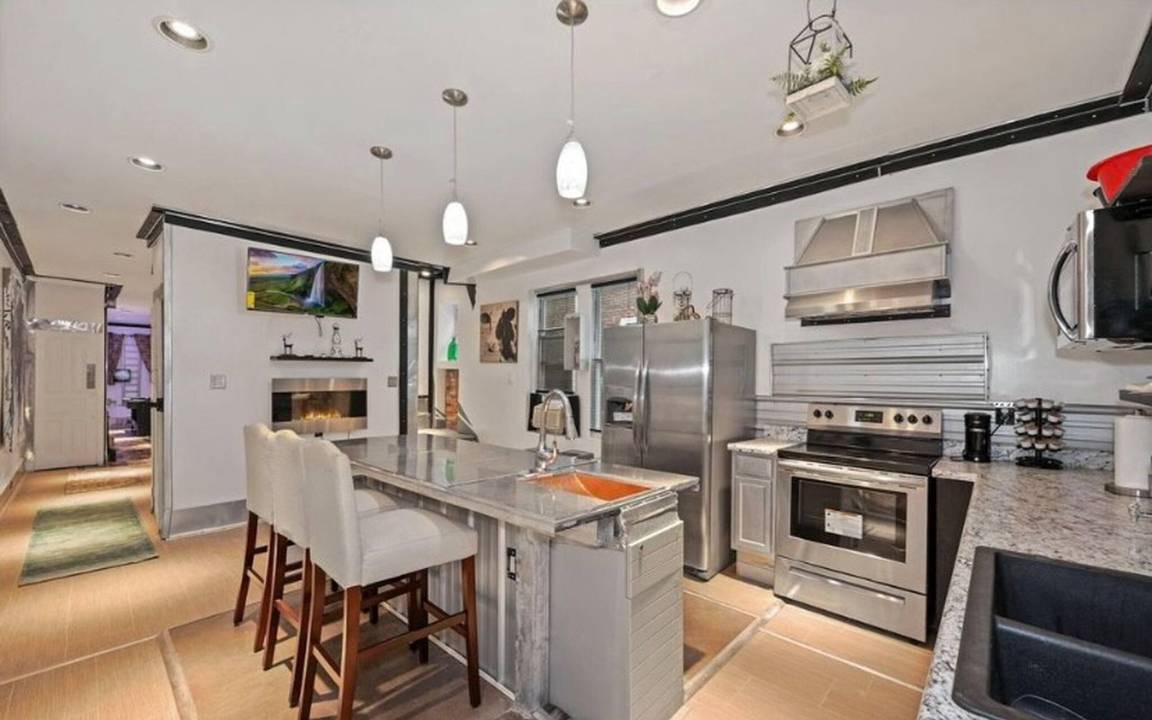 Chinatown House | 204 m² House ∙ 4 bedrooms ∙ 22 guests