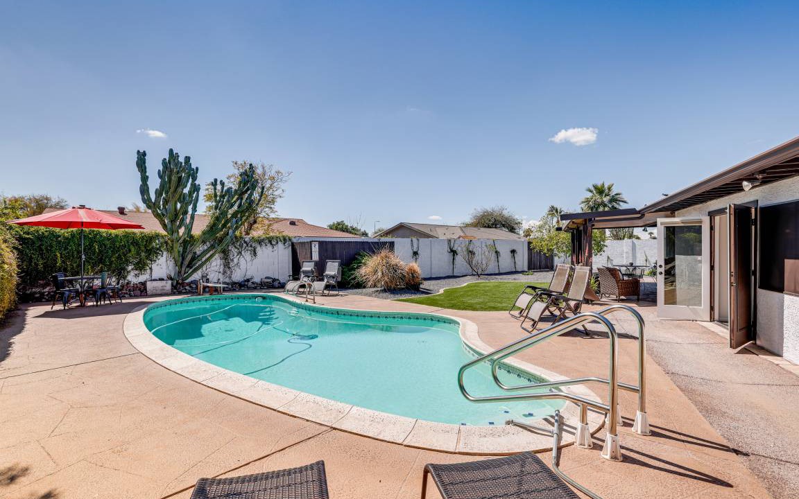 Village Grove House | 222 m² House ∙ 3 bedrooms ∙ 6 guests