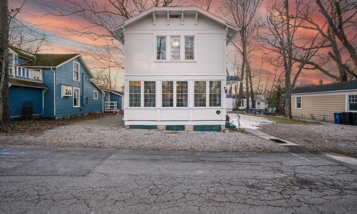 Lakeside Cottage | 228 Laurel Close to Downtown and the Lake!