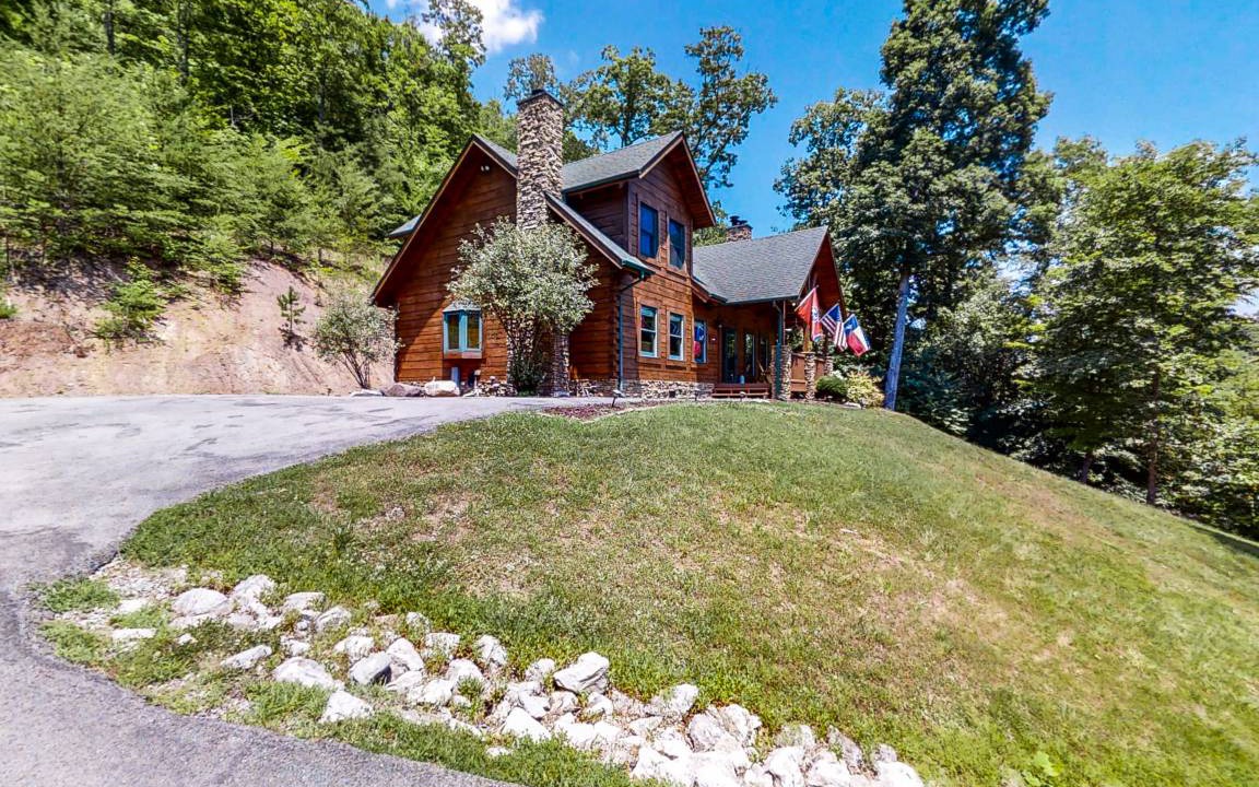 Tazewell Cabin | 235 m² Cabin ∙ 4 bedrooms ∙ 8 guests