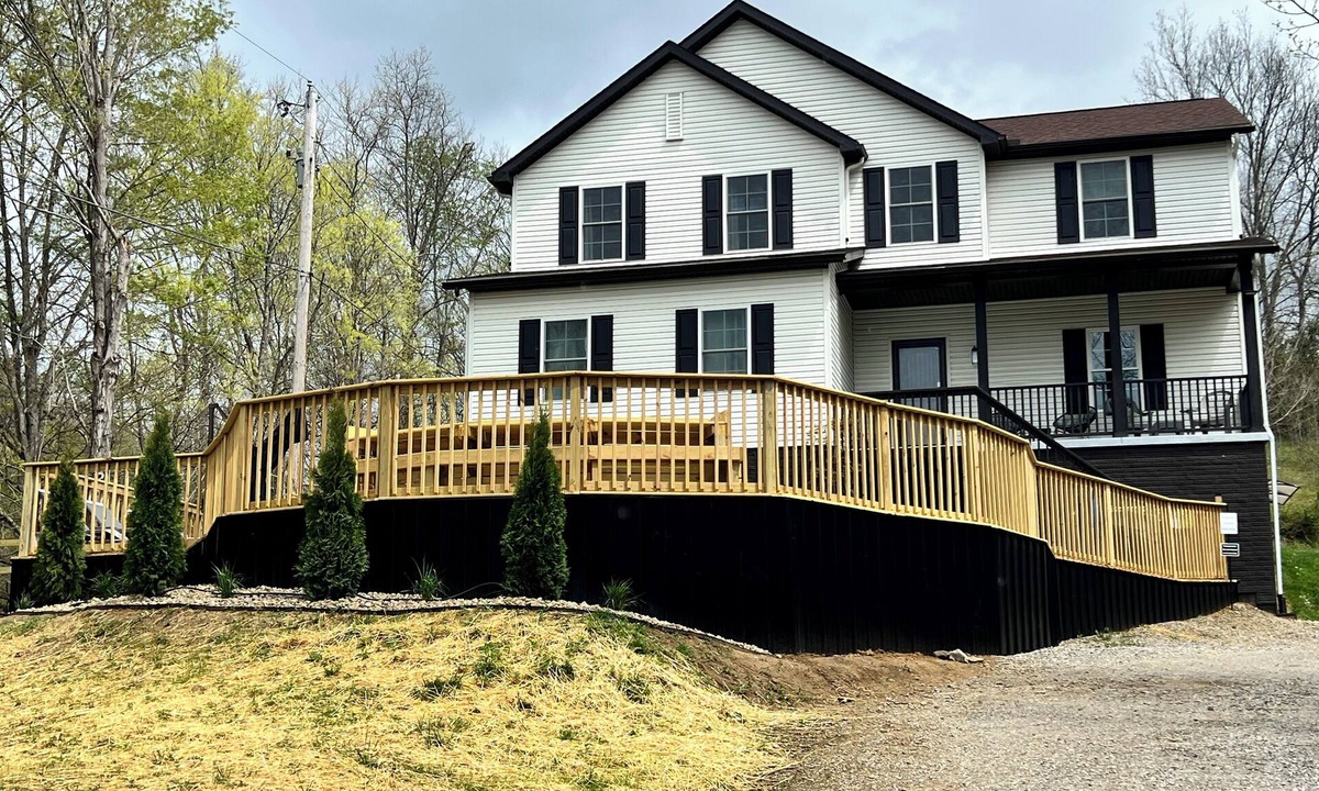 Laurelville Cabin | 25' Round Heated pool & Pickleball May 1st to October 31st. May Reduced Rates