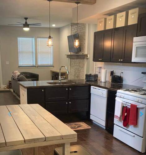 West Columbus House | 269 m² House ∙ 2 bedrooms ∙ 8 guests