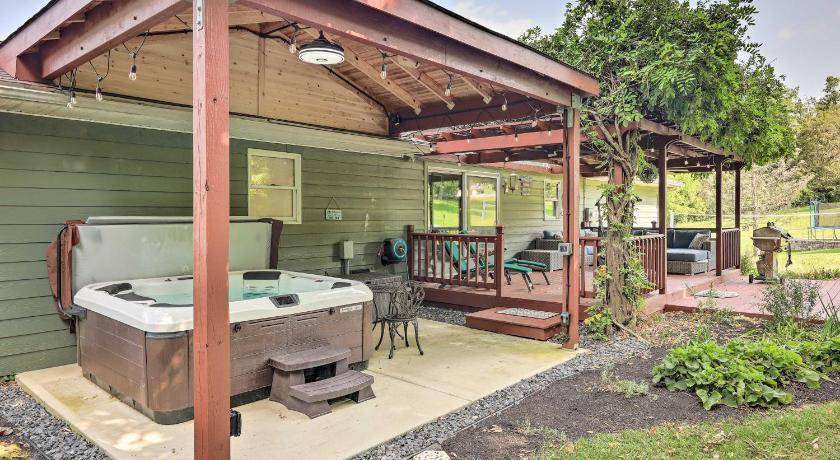 Brookville House | 288 m² House ∙ 3 bedrooms ∙ 6 guests