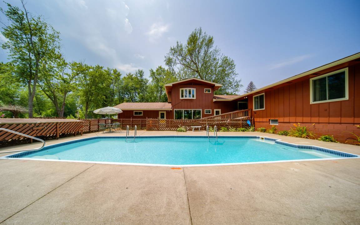 Conneaut House | 297 m² House ∙ 4 bedrooms ∙ 16 guests