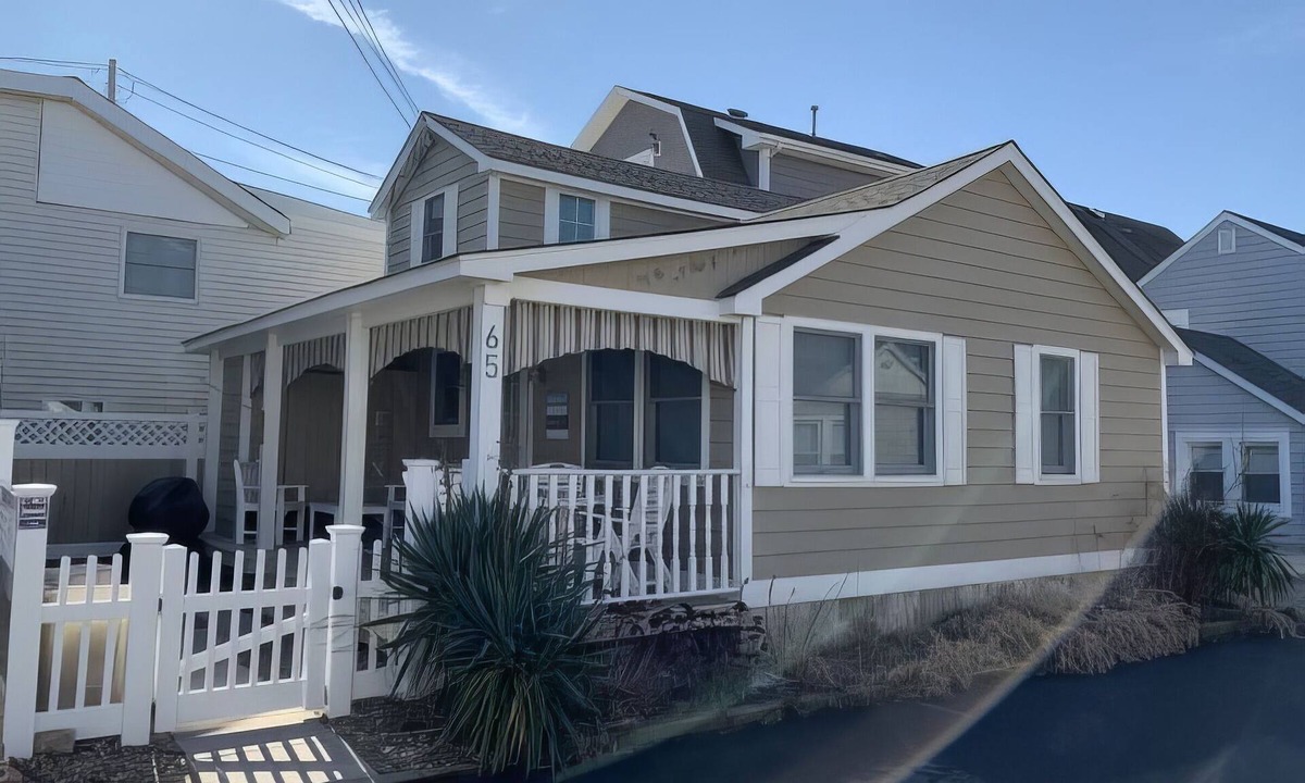 Ocean Beach III House | 3-bedroom house beach block in Chadwick Beach, Lavalette area with AC, WiFi +