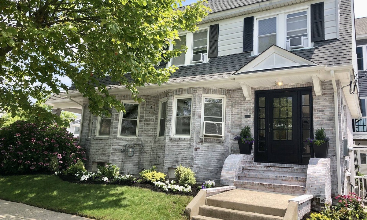 Ventnor City House | 3 Blocks to 🏖 King Bed, Private Patios, Parking
