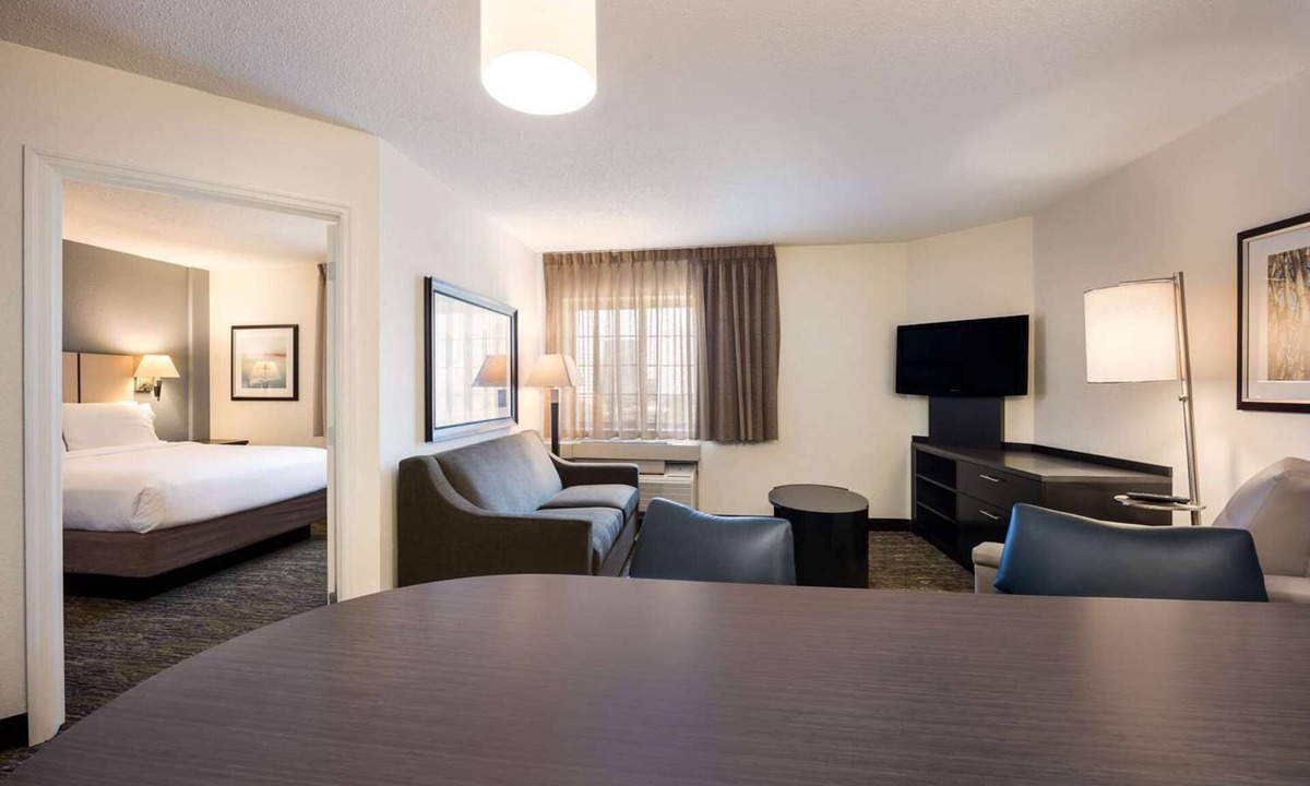 Morris Plains Hotel | 3 Cozy 1BR Suites w/Full Kitchen & BBQ Area for Home-Like Comfort