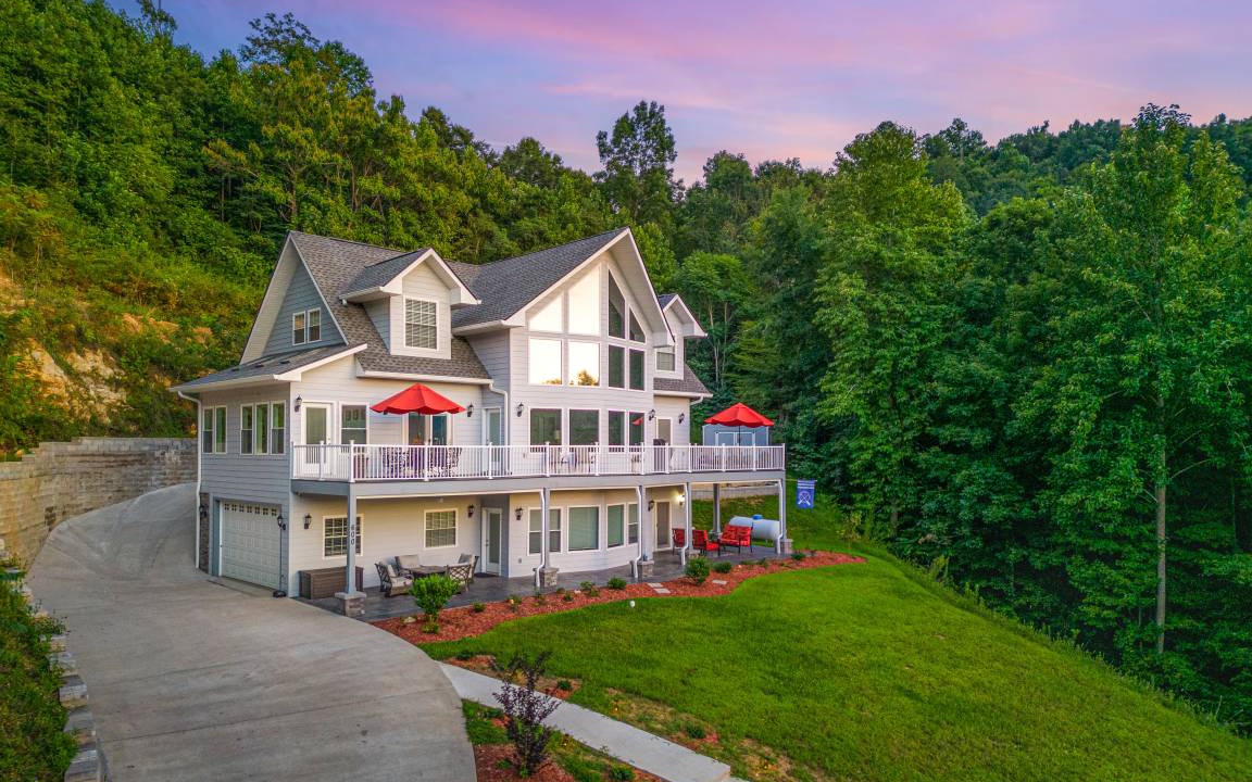 Maynardville House | 340 m² House ∙ 4 bedrooms ∙ 8 guests