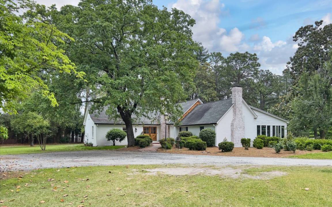 Southern Pines House | 372 m² House ∙ 6 bedrooms ∙ 9 guests