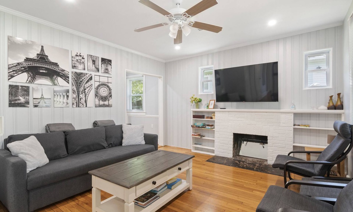 Silver Spring House | 3Bd House Walk to DC Metro