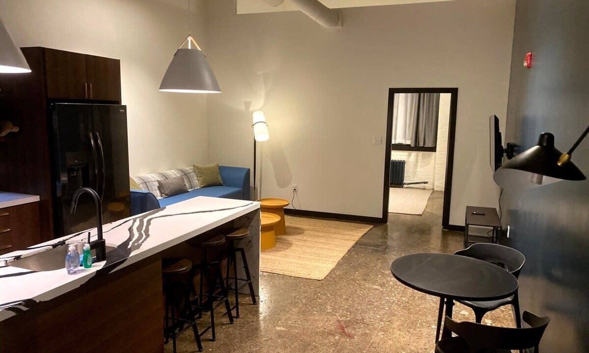 North Oakland Apartment | 3E-Spacious close to PITT/CMU/Carlow, Sleeps 4