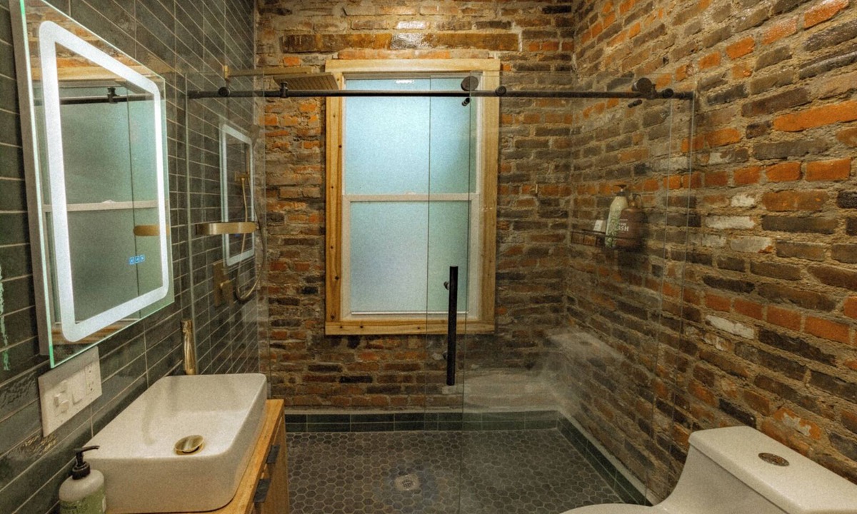 Ohio City House | 4-bedroom 2-Bathroom Double Apartment Oasis in Ohio City, Big Deck