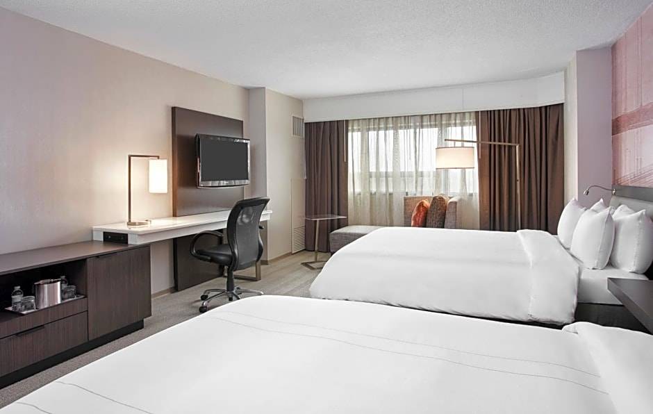 Teaneck Hotel | 4-Star Hotel ∙ Teaneck Marriott at Glenpointe