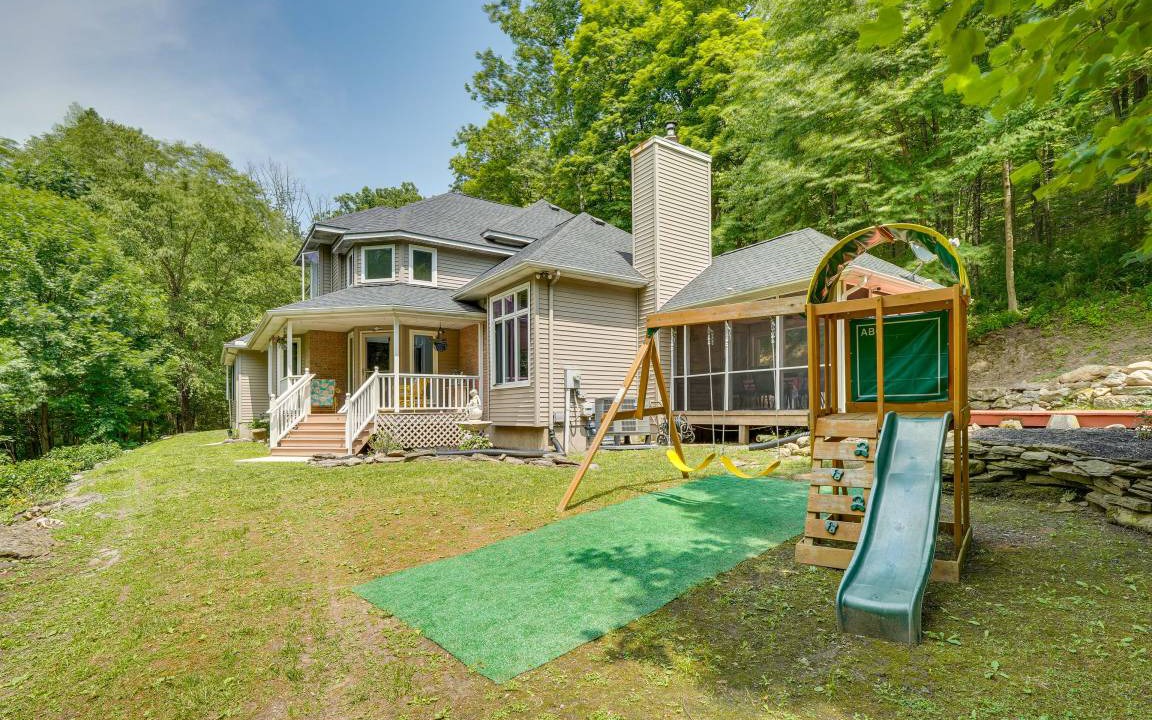 East Stroudsburg House | 422 m² House ∙ 4 bedrooms ∙ 8 guests