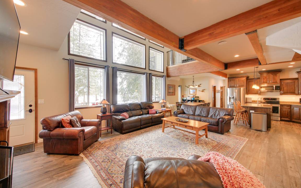 Sagle House | 445 m² House ∙ 7 bedrooms ∙ 20 guests