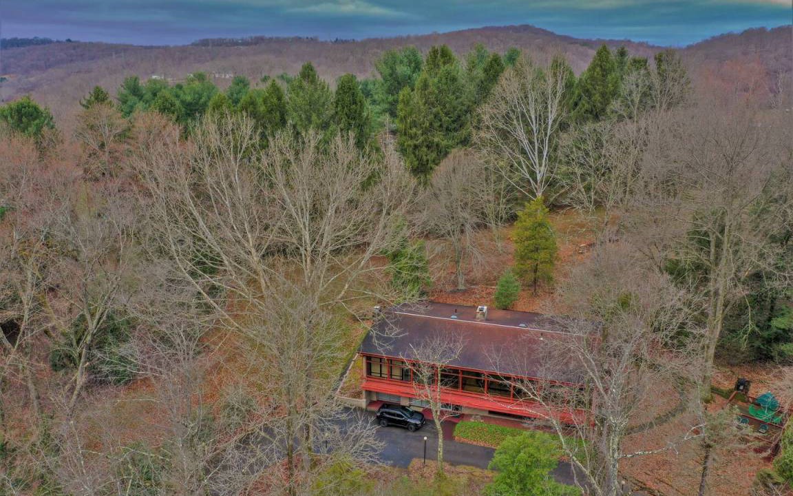 Weirton House | 455 m² House ∙ 4 bedrooms ∙ 9 guests