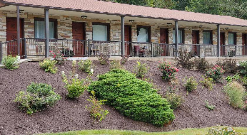 Clairton Hotel | 46 m² Motel ∙ 5 guests