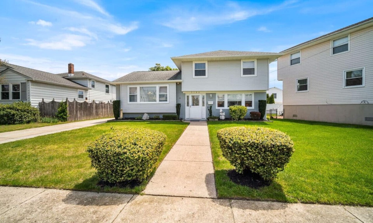 Ventnor City House | 4BR Home - Close to Beach - Stunning Backyard