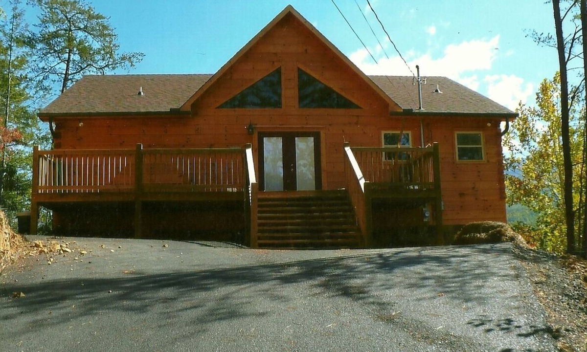 Pittman Center Cabin | 5 Bedroom Cabin in Gatlinburg with Home Theater close to Rocky Top Sports comple