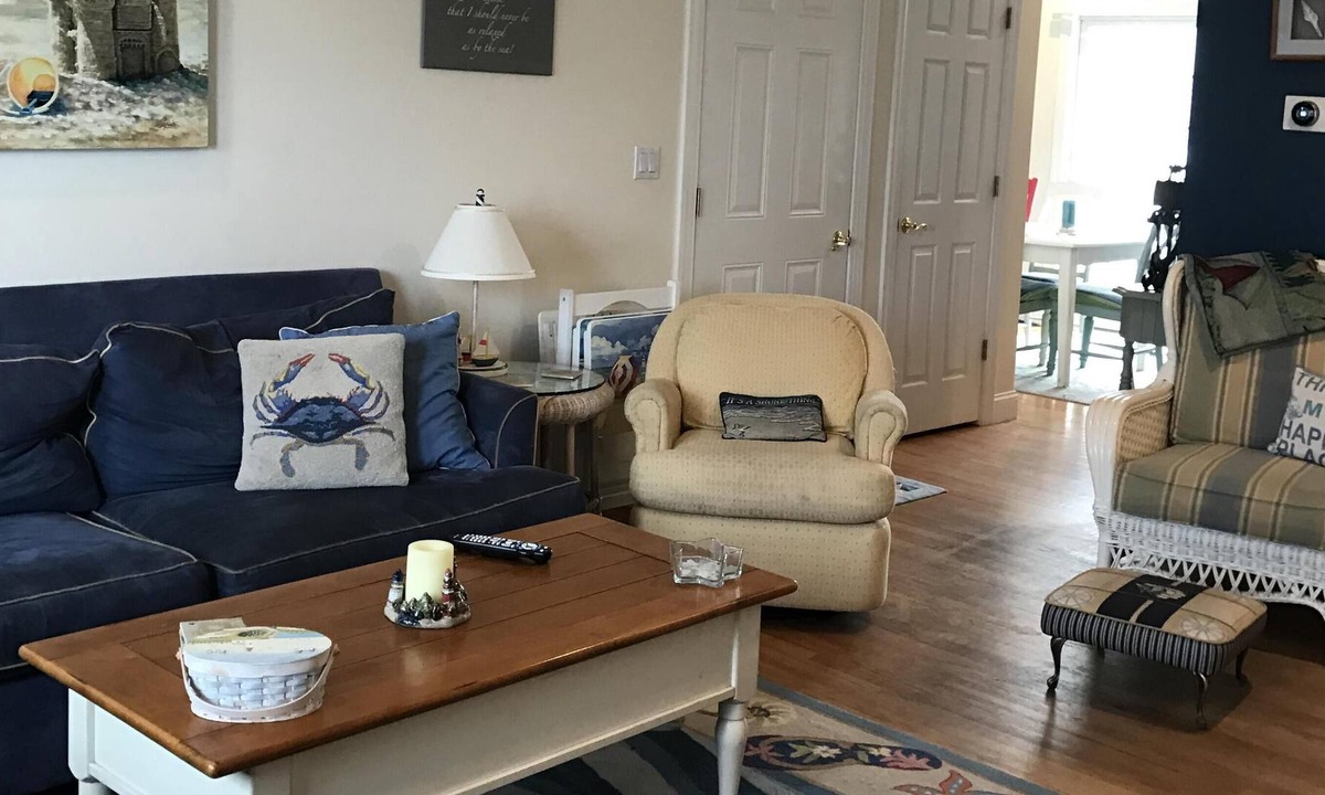 Normandy Beach House | 5 bedrooms in Silver Beach! 1 block to beach.