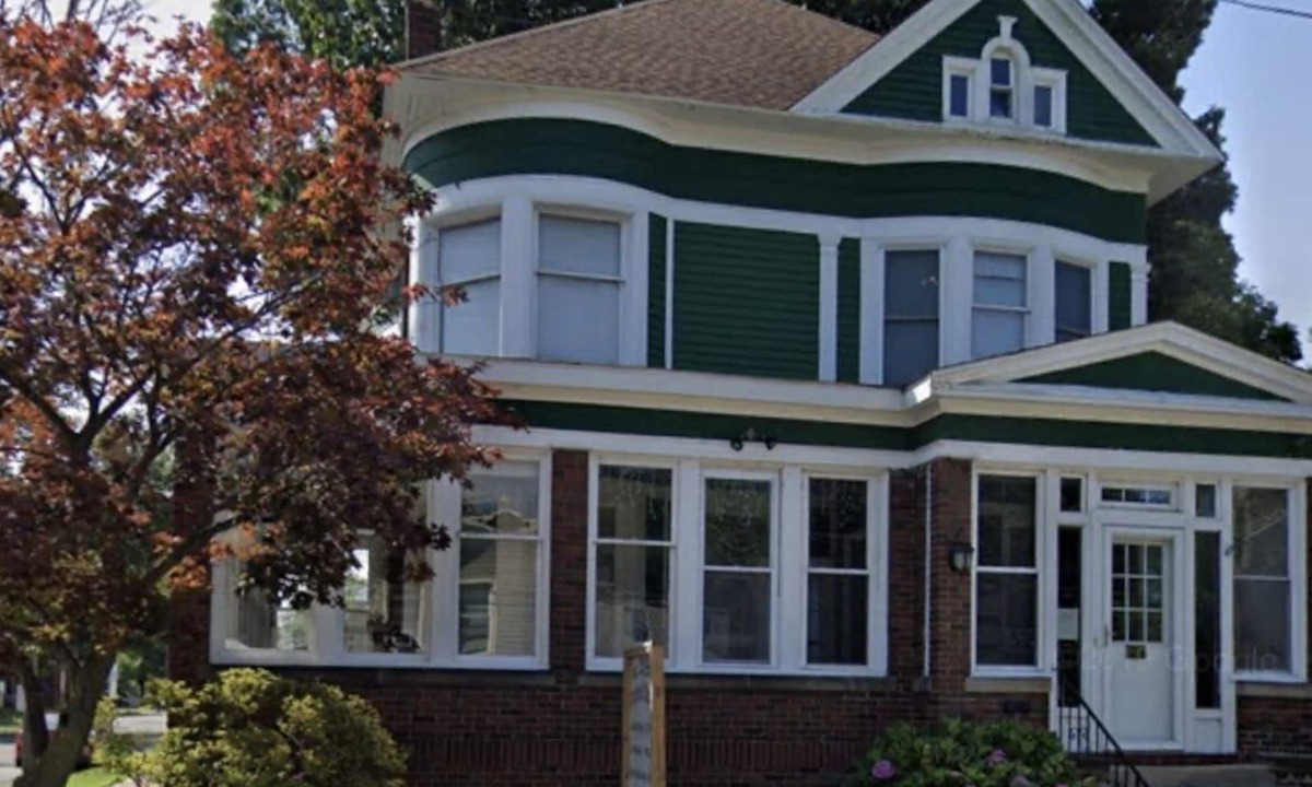 Erie House | 5 Star Victorian Mansion Downtown Erie