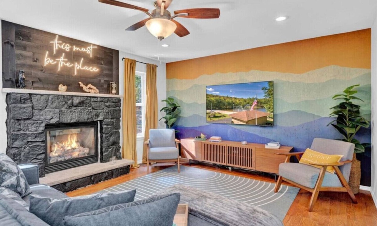 East Stroudsburg House | 5BR | Movie Theater+Poker+Arcade+Fire Pit+Jacuzzi