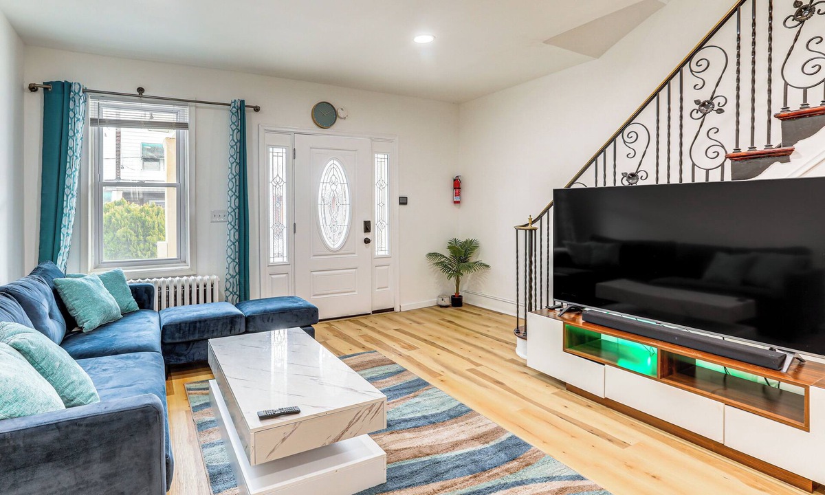 Primos Secane House | 6 Mi to Eagles Games: Stylish Philly Townhome!