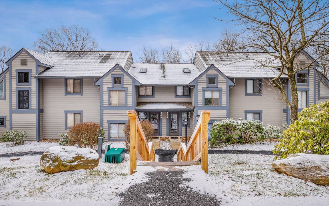 Seven Springs Condo | 76 m² Condo ∙ 1 bedroom ∙ 4 guests