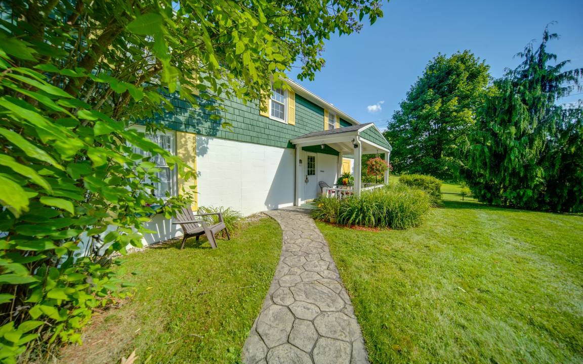 Mayville Cottage | 78 m² Cabin ∙ 2 bedrooms ∙ 5 guests