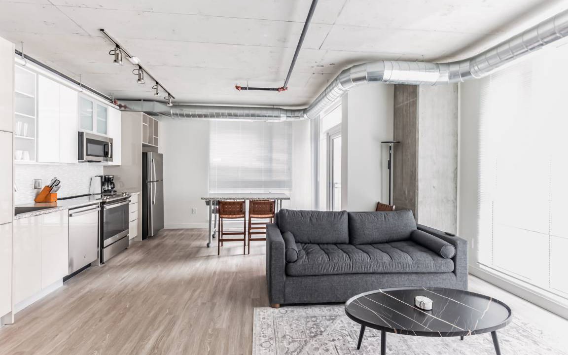 Gateway District Apartment | 855 m² Apartment ∙ 10 bedrooms ∙ 36 guests