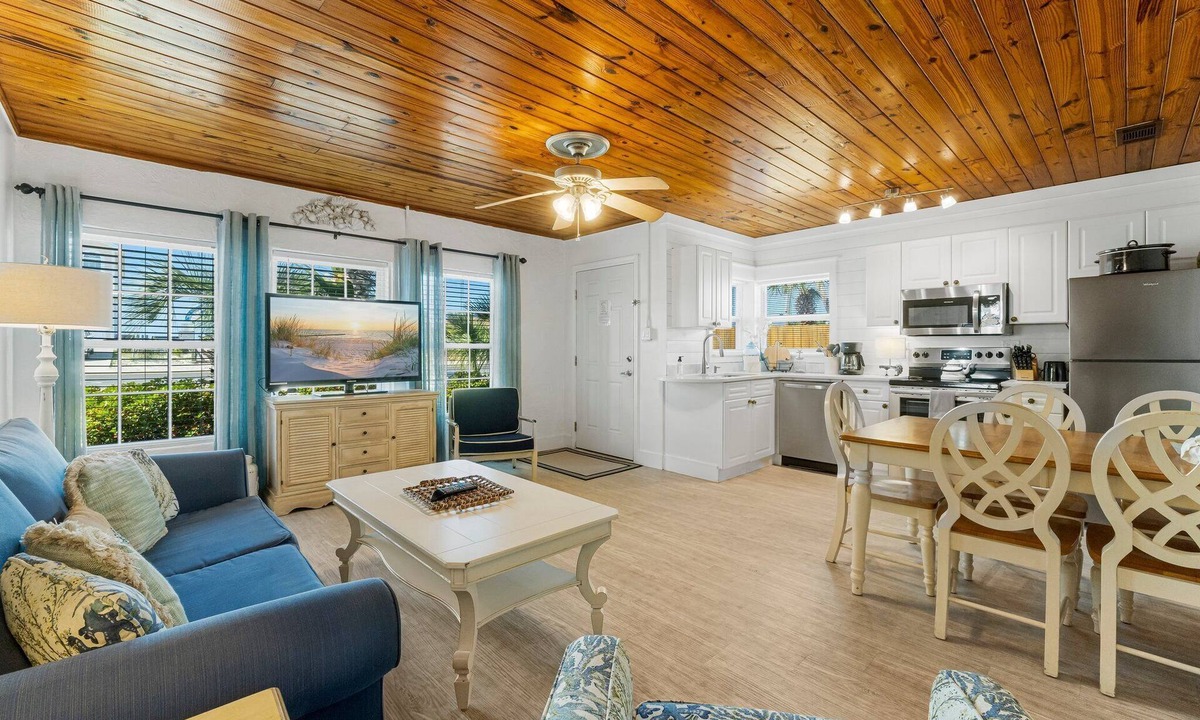 Laguna Beach Estates House | $98/Night Now thru November 22nd!~ Laguna Beach ~Directly Across Street-30ft from Perfect Beach Access #83