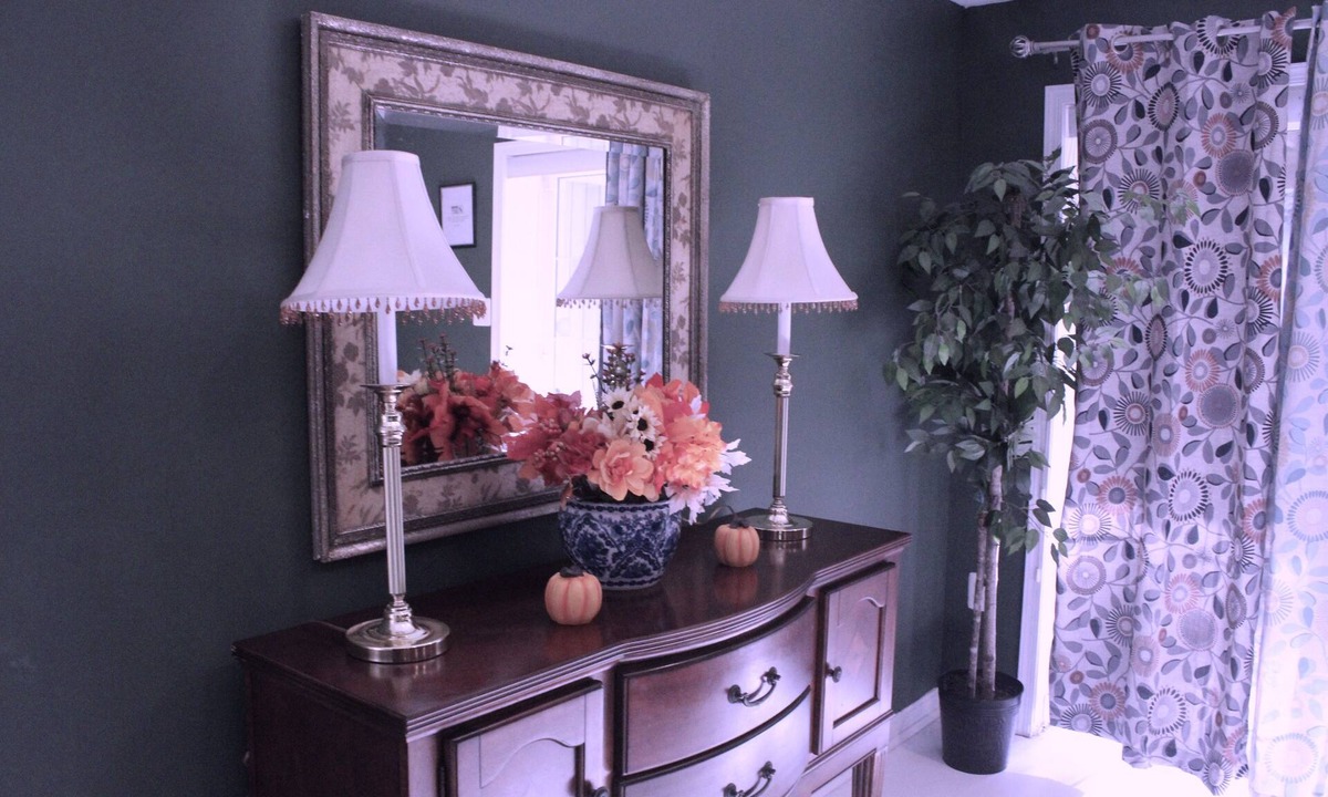 Manassas Park House | A private 2BR & living area w/patio for 4