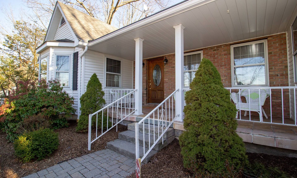Stroudsburg House | A quiet mountaintop retreat with all the comforts of home!