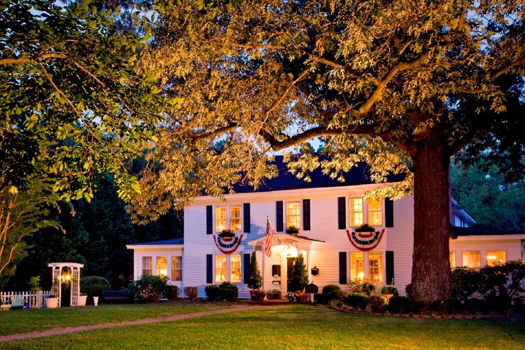 Williamsburg Bed & Breakfast | A Williamsburg White House Inn