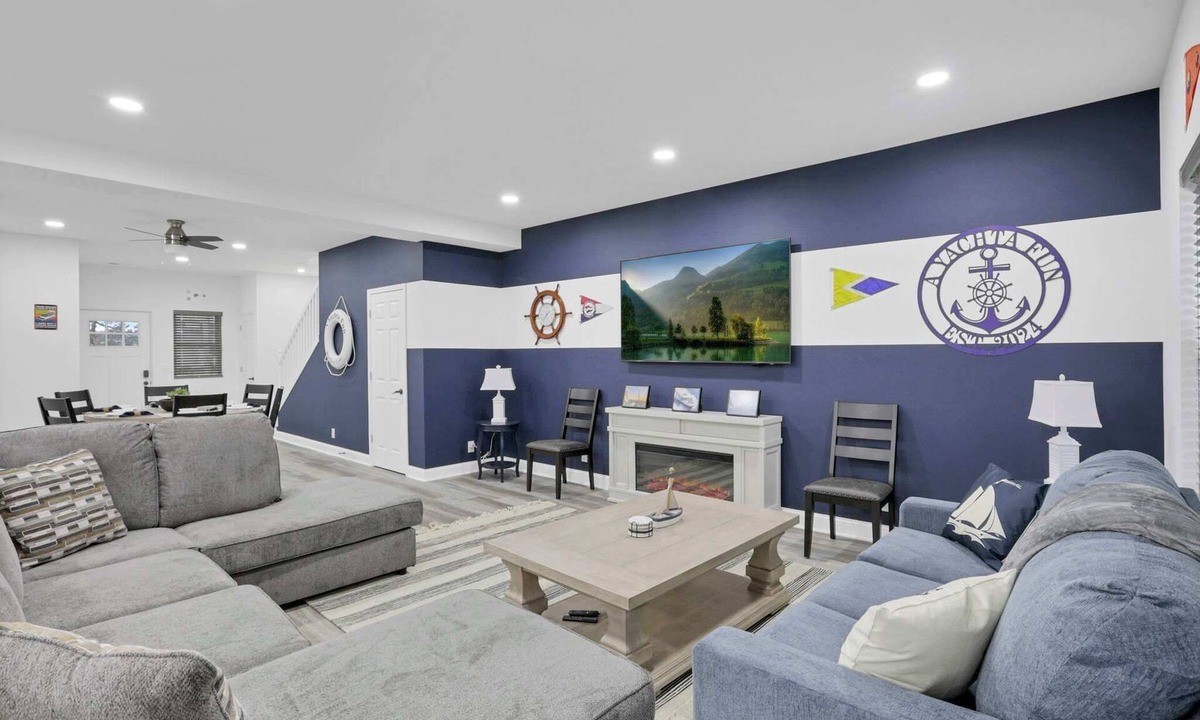 Buckeye Lake House | A Yachta fun: Spacious + Hot Tub, 2 Blocks to Lake