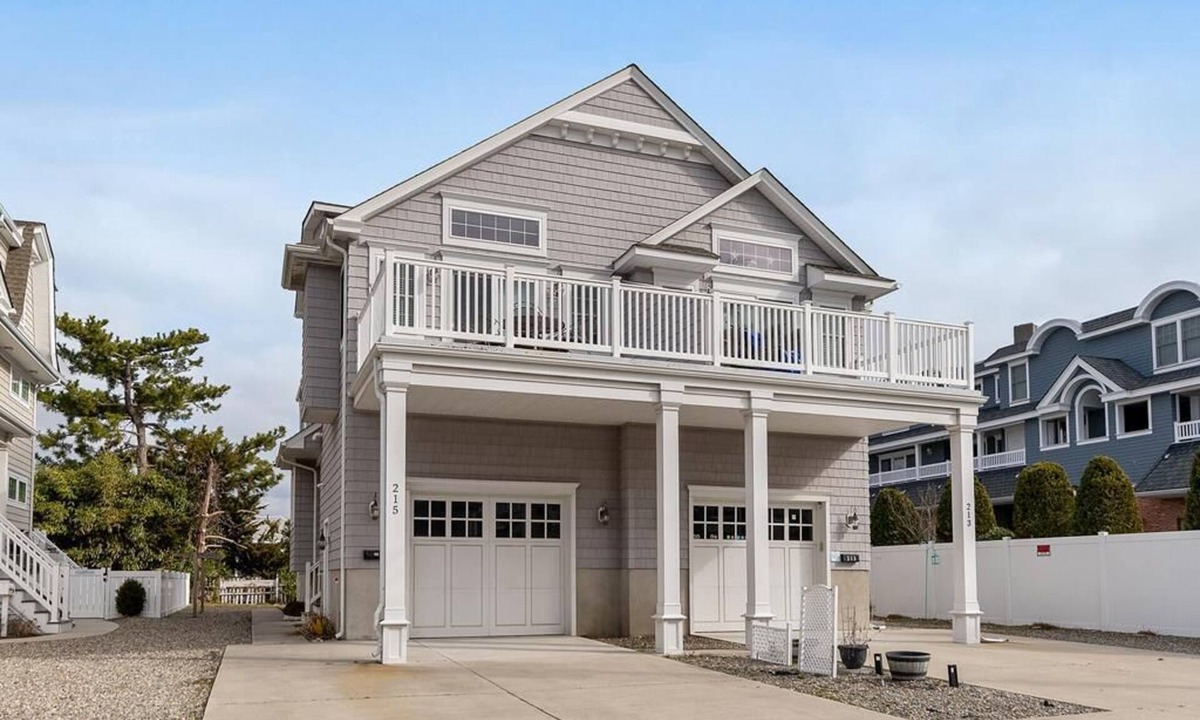 Avalon House | Amazing 5 bedroom AV beach house walkable to beach/bay/all restaurants/shops